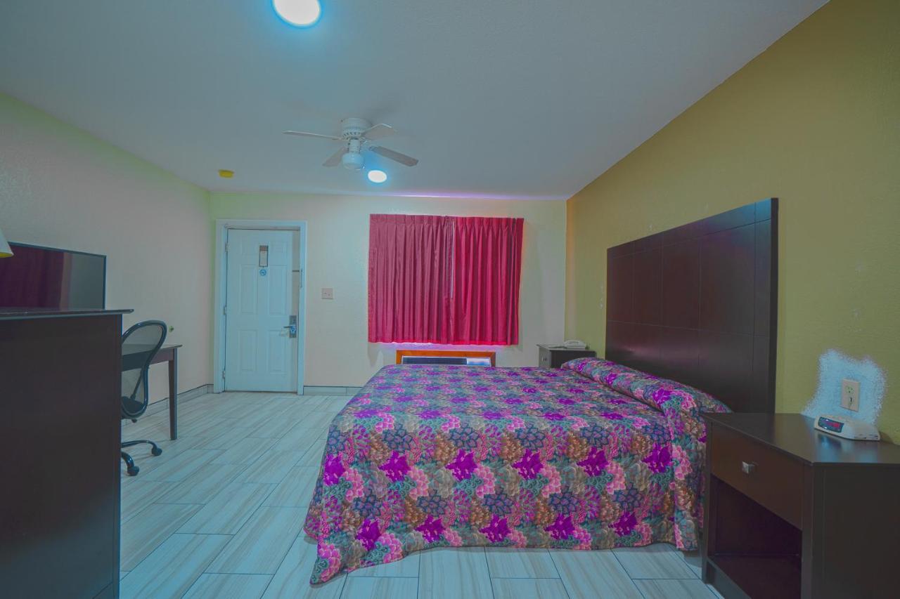 Texas Inn San Benito Near Harlingen Екстер'єр фото