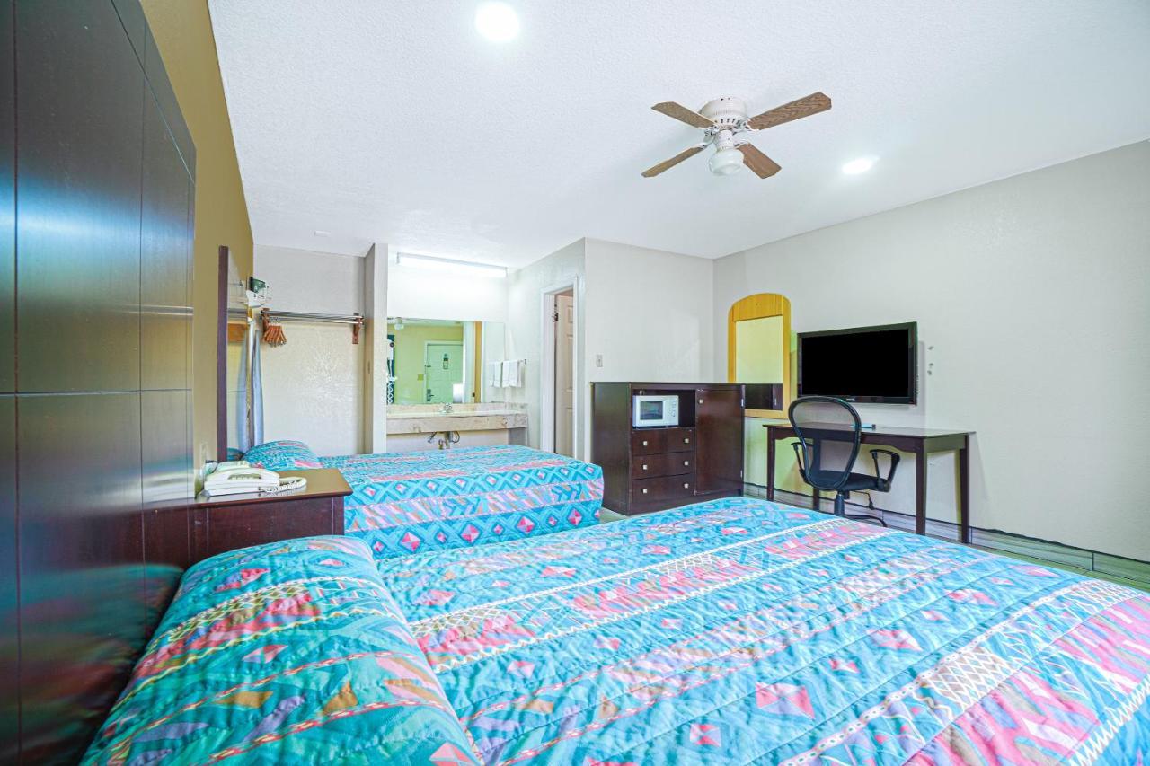 Texas Inn San Benito Near Harlingen Екстер'єр фото
