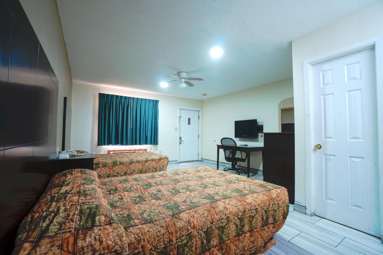 Texas Inn San Benito Near Harlingen Екстер'єр фото