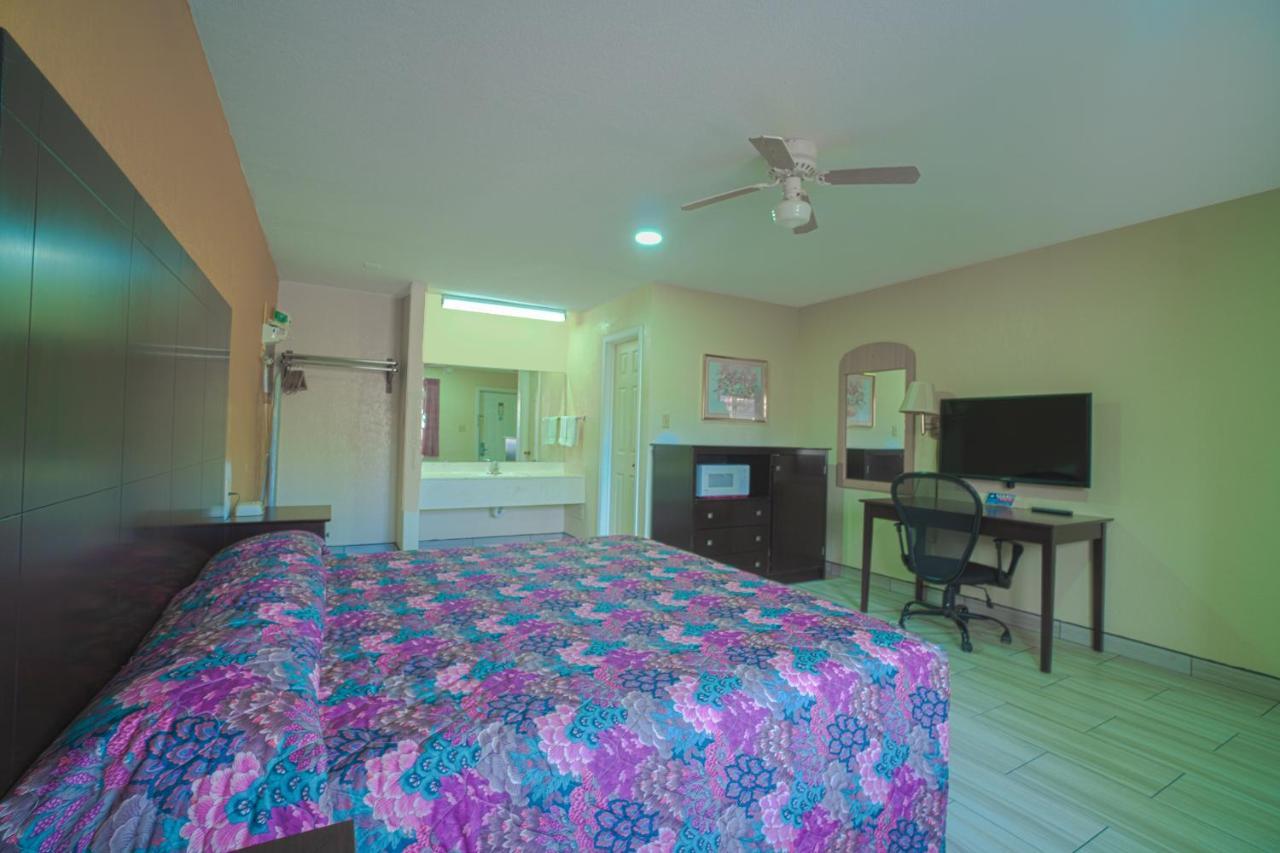 Texas Inn San Benito Near Harlingen Екстер'єр фото