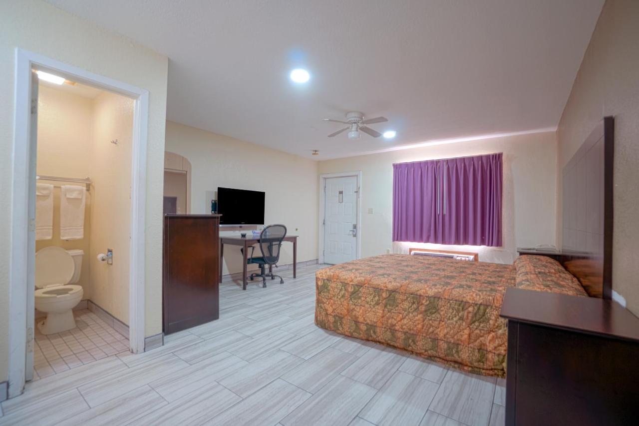 Texas Inn San Benito Near Harlingen Екстер'єр фото