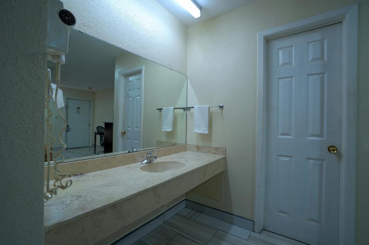 Texas Inn San Benito Near Harlingen Екстер'єр фото