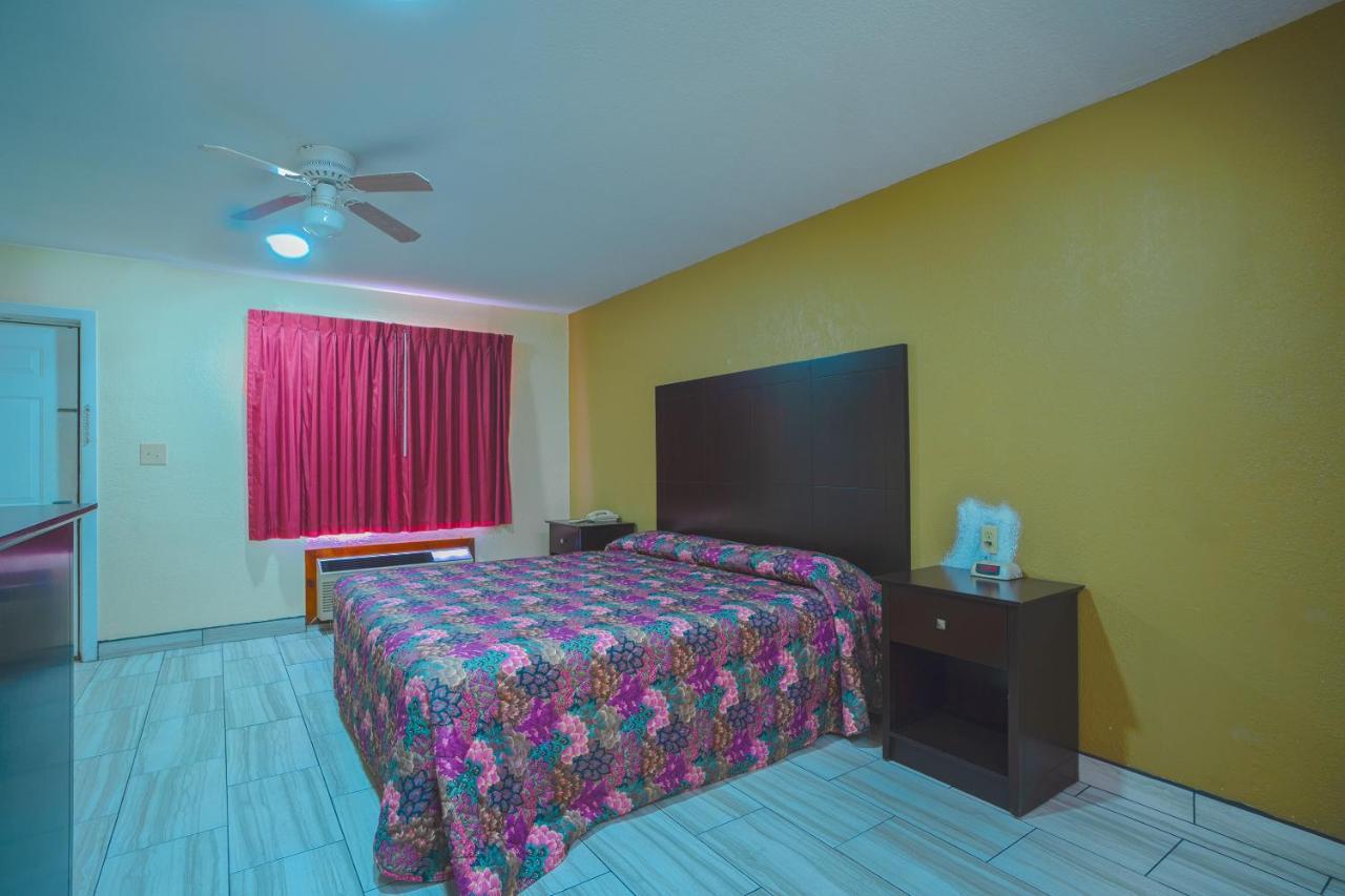 Texas Inn San Benito Near Harlingen Екстер'єр фото