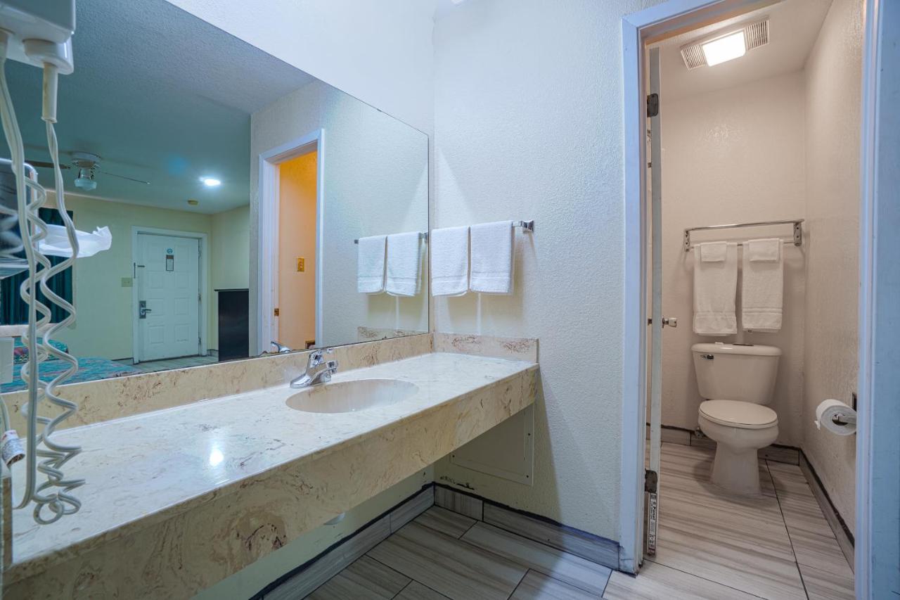 Texas Inn San Benito Near Harlingen Екстер'єр фото