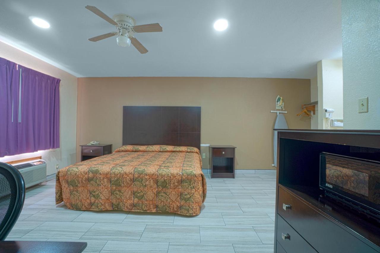 Texas Inn San Benito Near Harlingen Екстер'єр фото