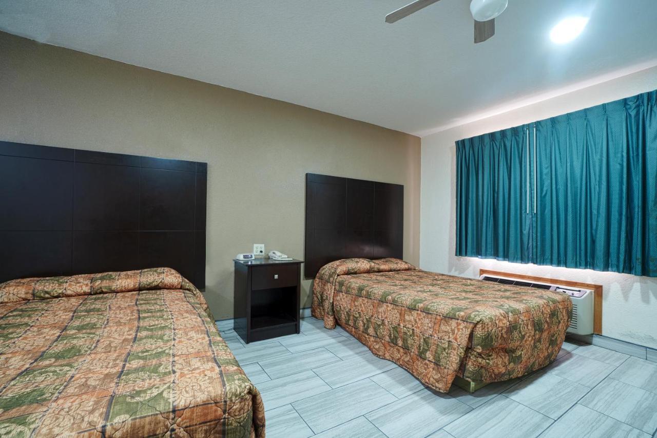 Texas Inn San Benito Near Harlingen Екстер'єр фото