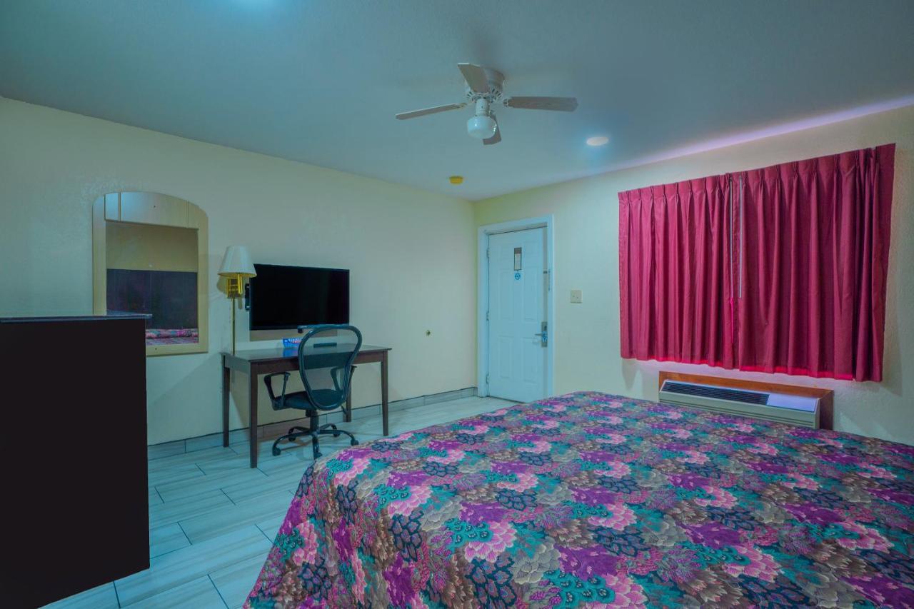 Texas Inn San Benito Near Harlingen Екстер'єр фото