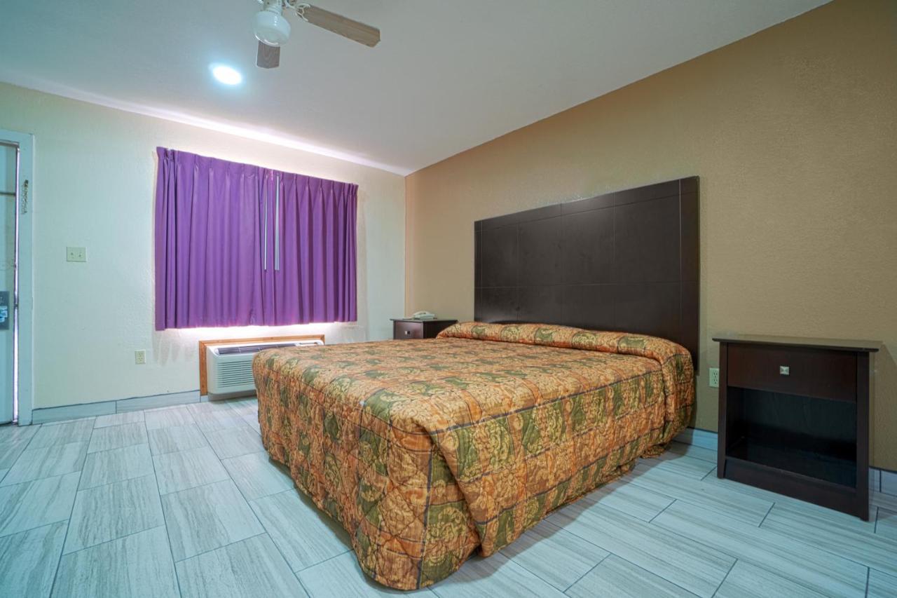 Texas Inn San Benito Near Harlingen Екстер'єр фото