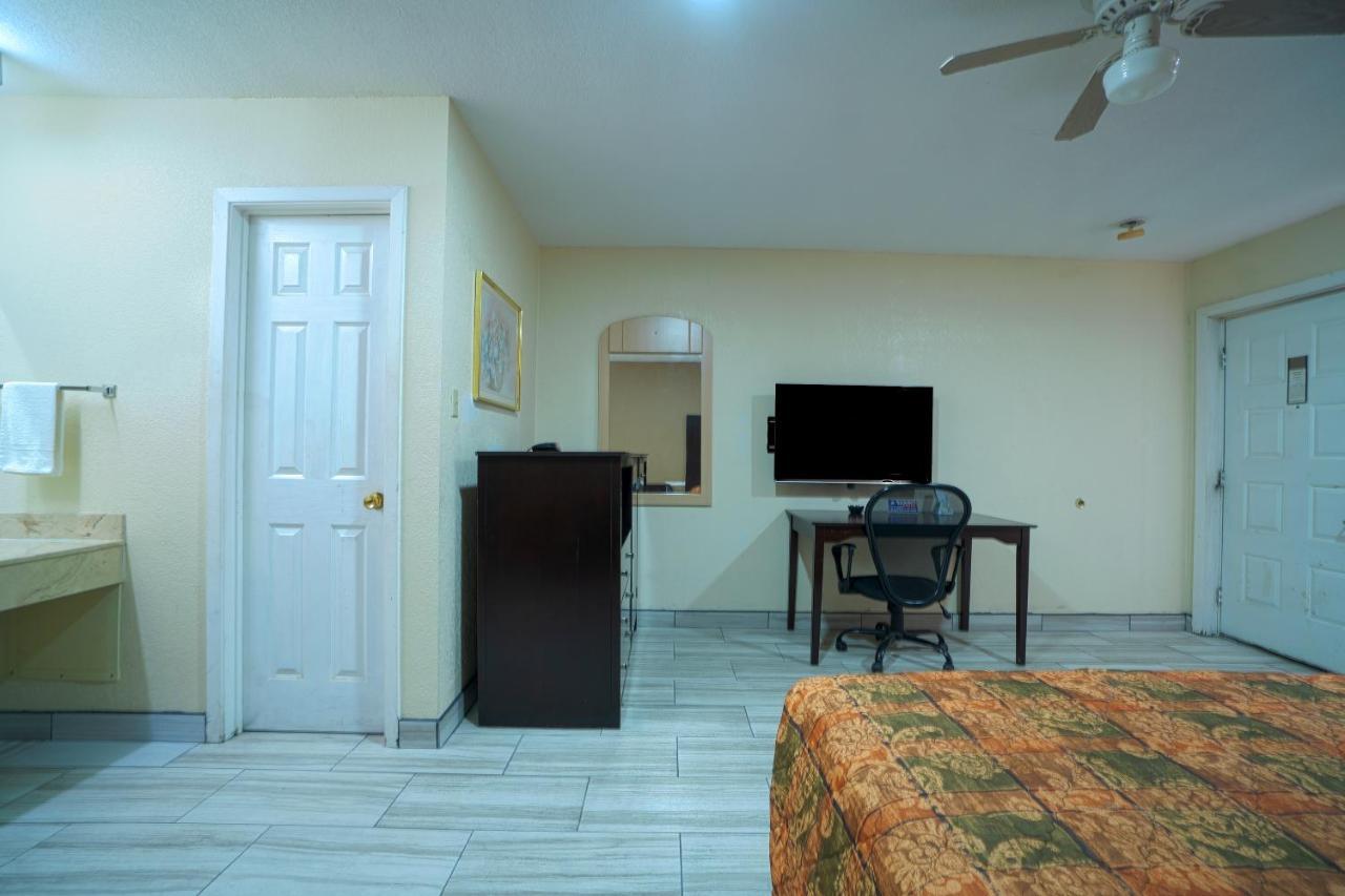 Texas Inn San Benito Near Harlingen Екстер'єр фото