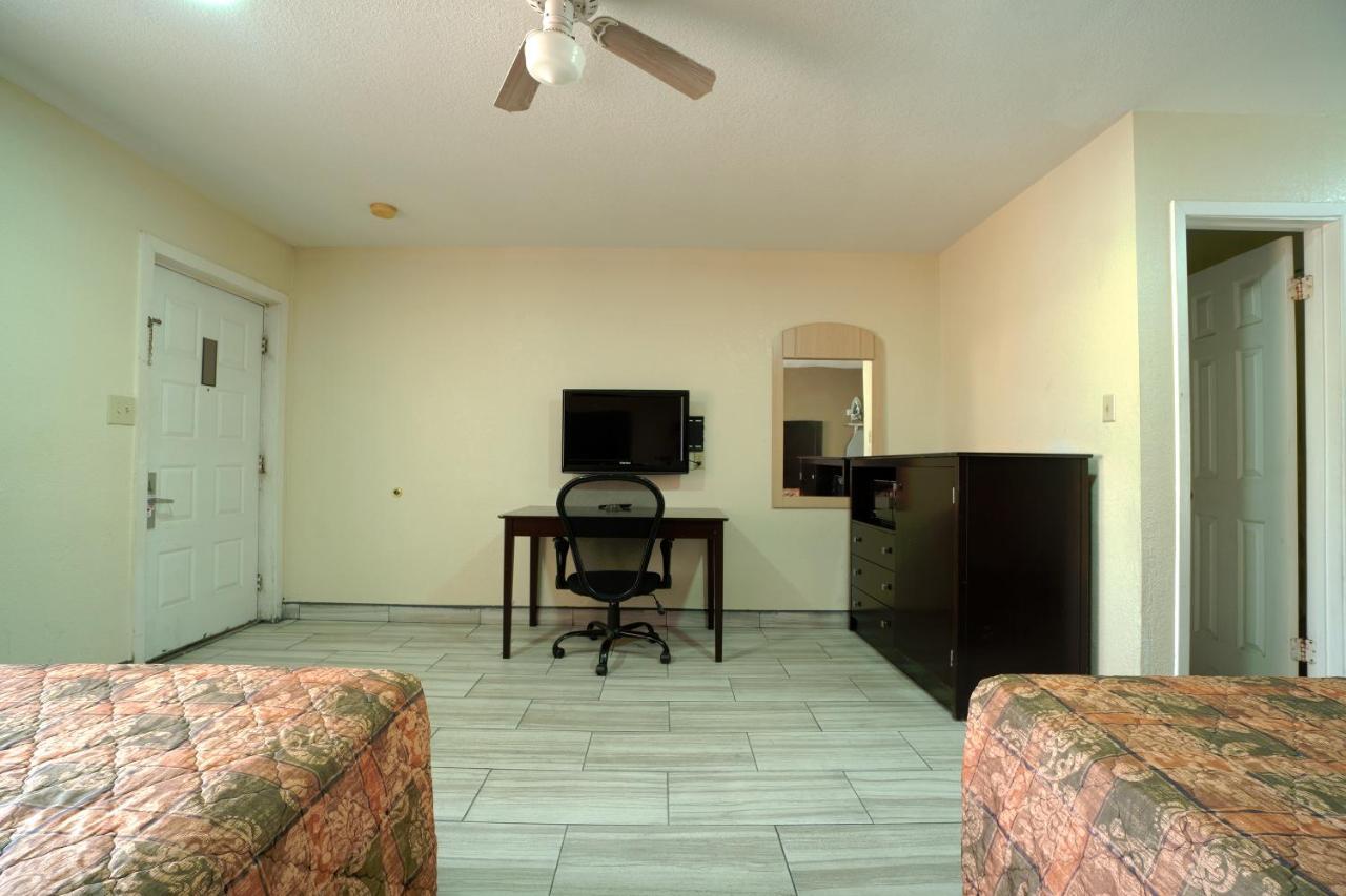 Texas Inn San Benito Near Harlingen Екстер'єр фото